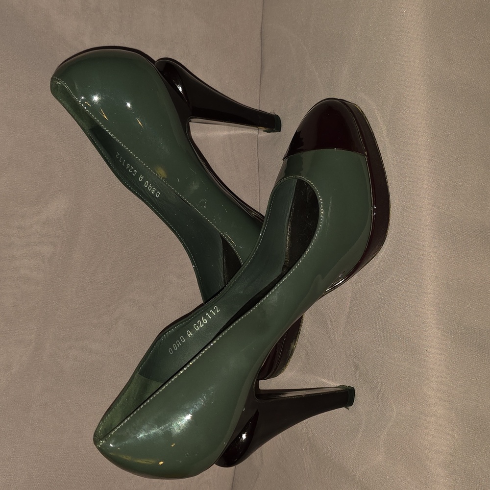 CHANEL Grey and Burgundy / Brown Patent Leather Cap-Toe Heels - Picture 3 of 9